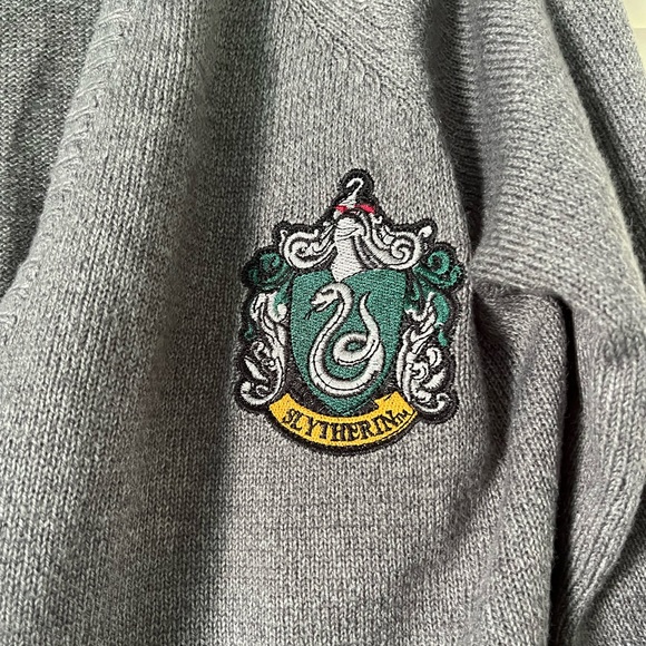 **sold elsewhere** Grey and Green Harry Potter Slytherin Cardigan, size large - Picture 5 of 8